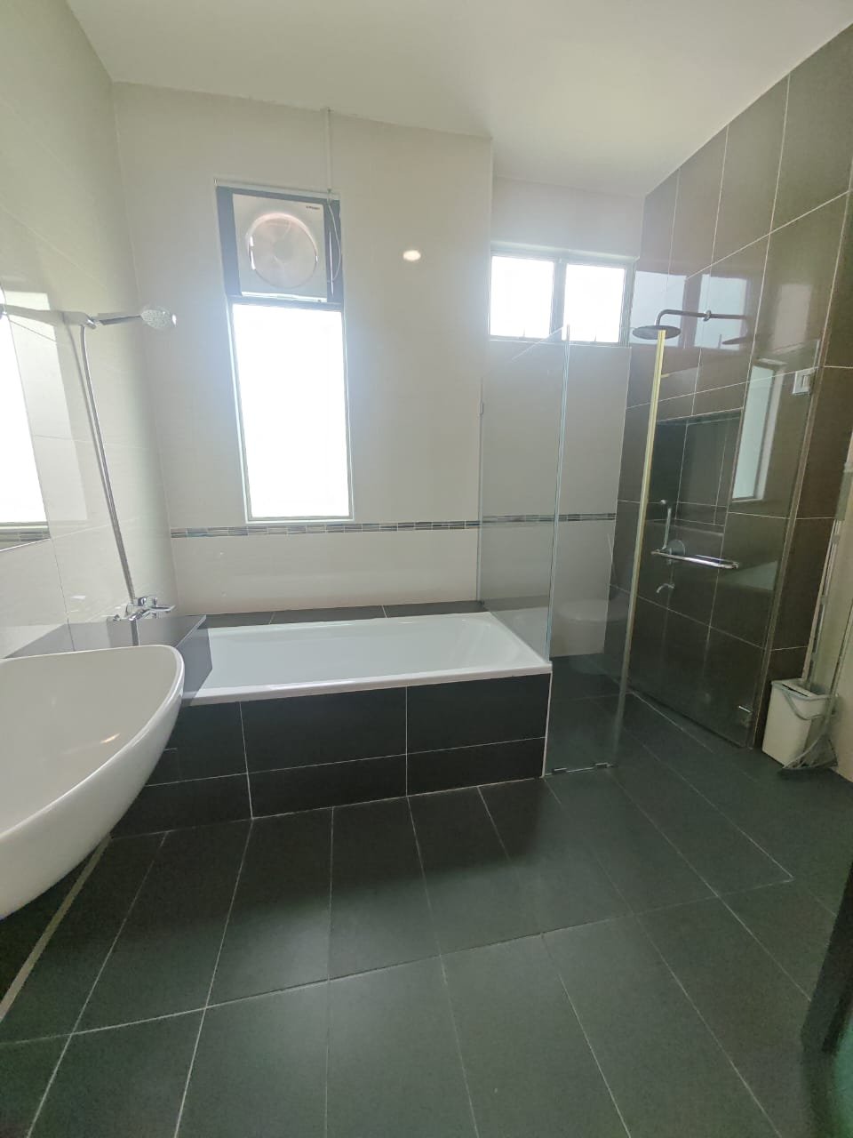 Double Storey Semi-Detached House for Sale / Rent property photo 4