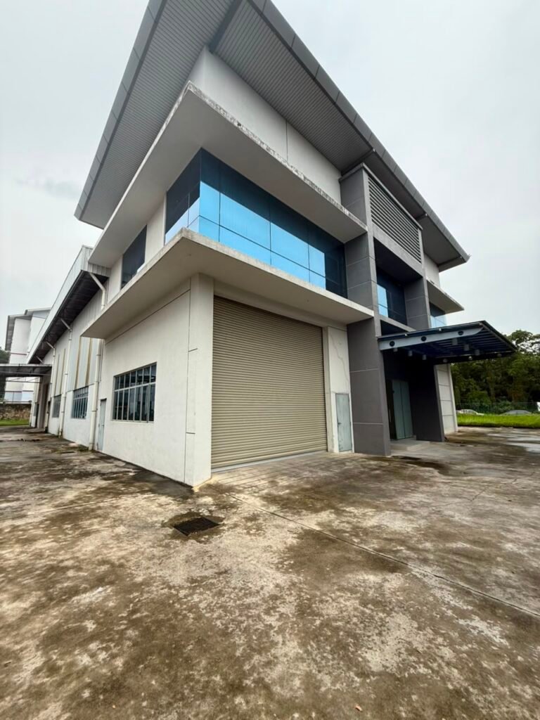 1.5-Storey Detached Factory For Rent