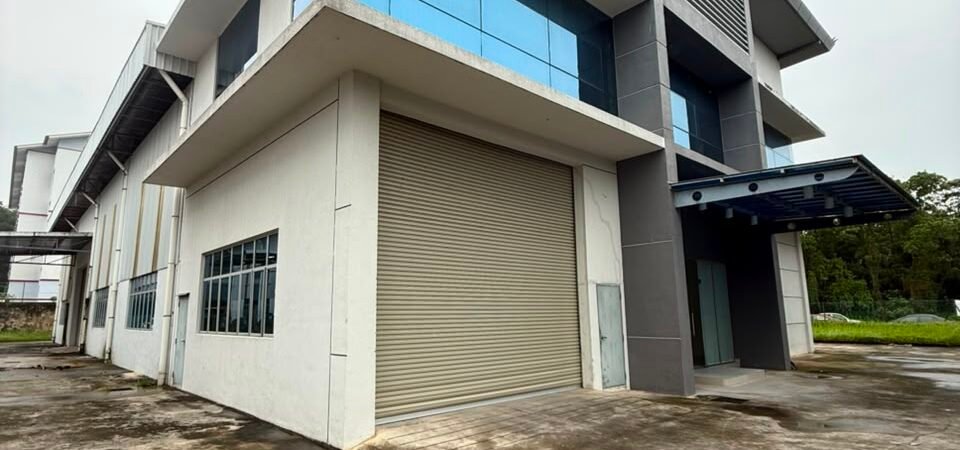 1.5-Storey Detached Factory For Rent
