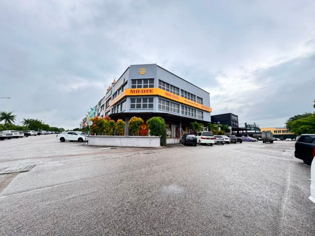 Double Storey Corner Shoplot for Rent