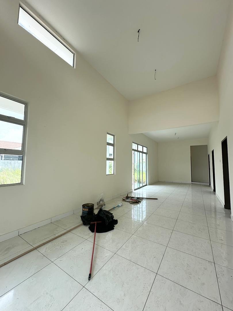Single Storey Corner House for Sale property photo 5
