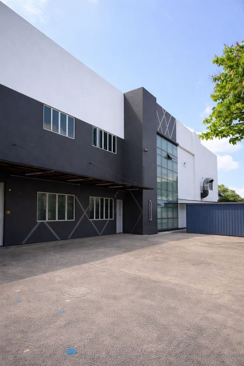 Semi-Detached Factory for Sale property photo 2