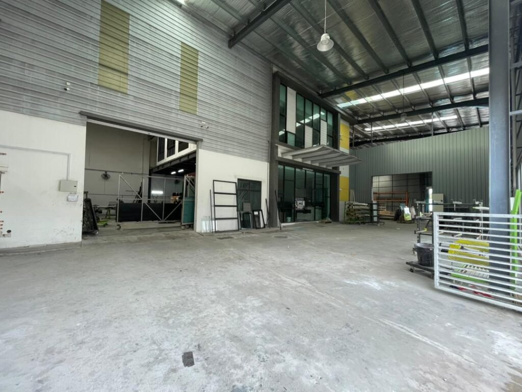 1.5 Storey Corner Cluster Factory for Sale or Rent