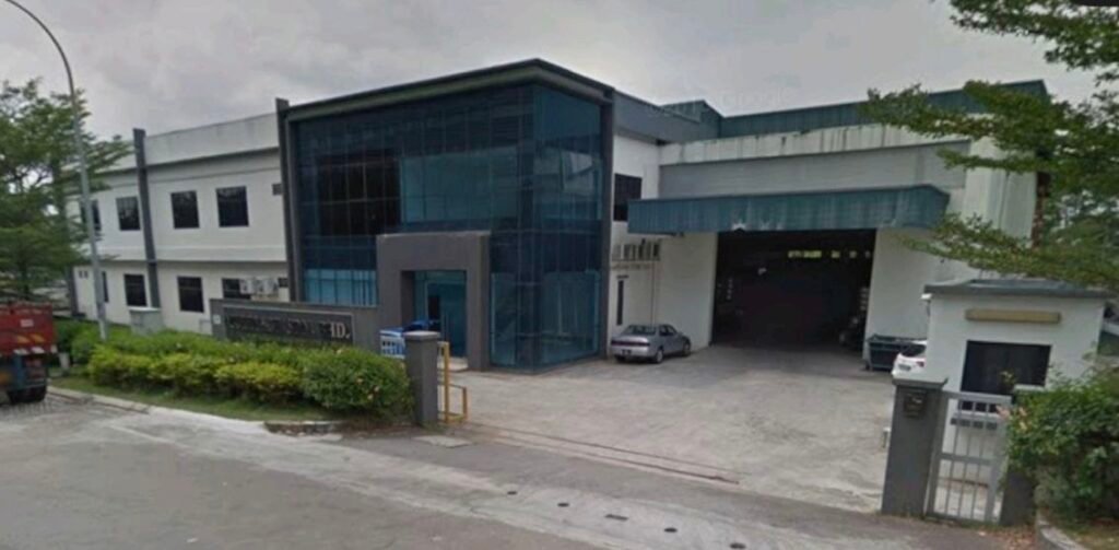 1.5 Storey Detached Factory for Rent