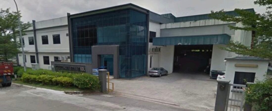 1.5 Storey Detached Factory for Rent