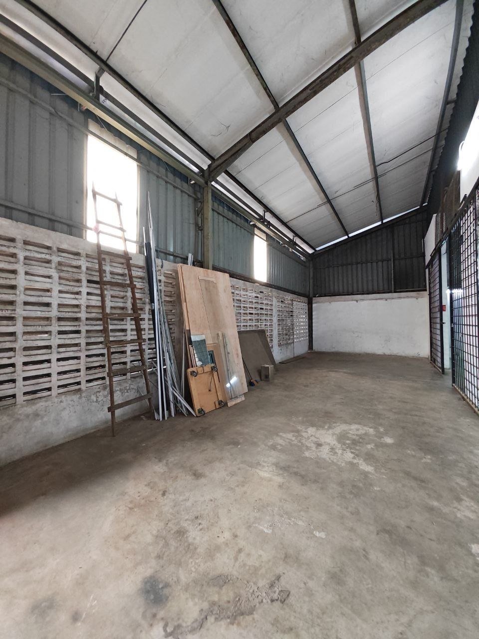 Semi-Detached Factory for Rent property photo 2