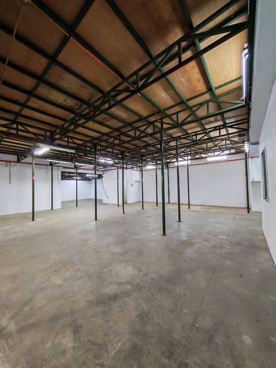 Semi-Detached Factory for Rent property photo 6
