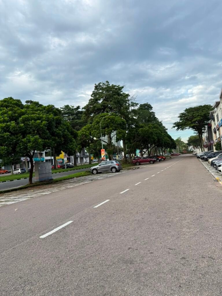 Three Storey End Lot Shoplot for Rent