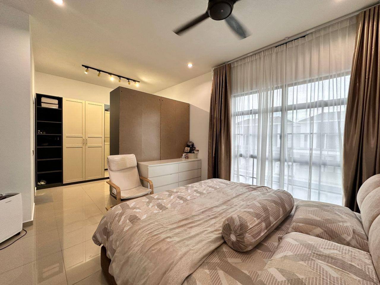 The Borough Double Storey Terrace House for Rent property photo 2