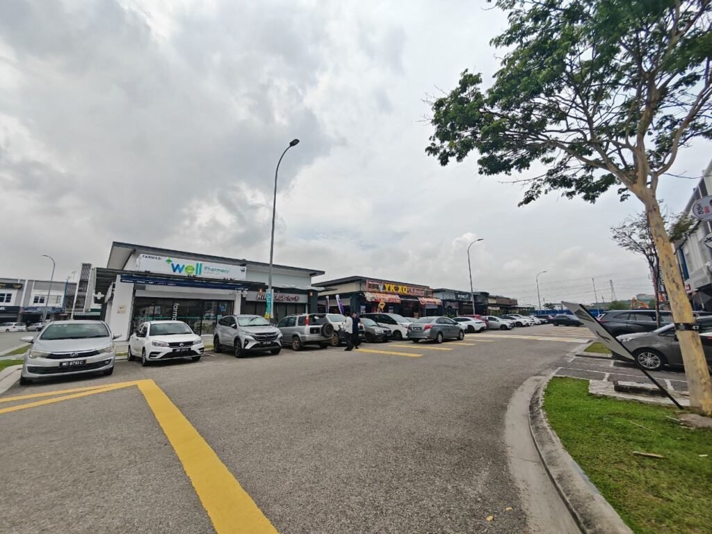 Three Storey Corner Shoplot for Rent