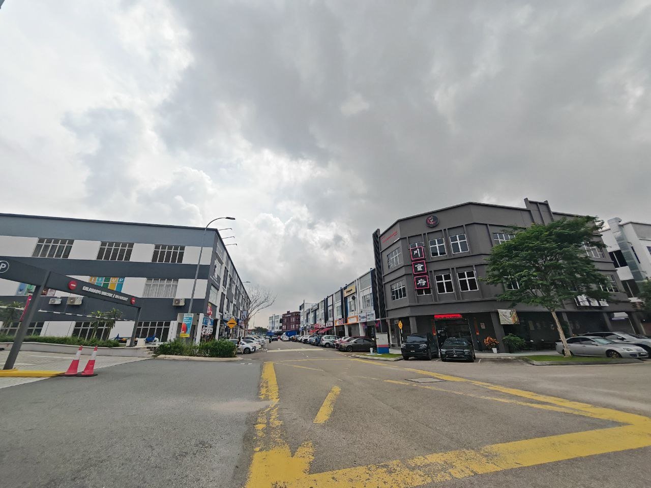 Three Storey Corner Shoplot for Rent property photo 6
