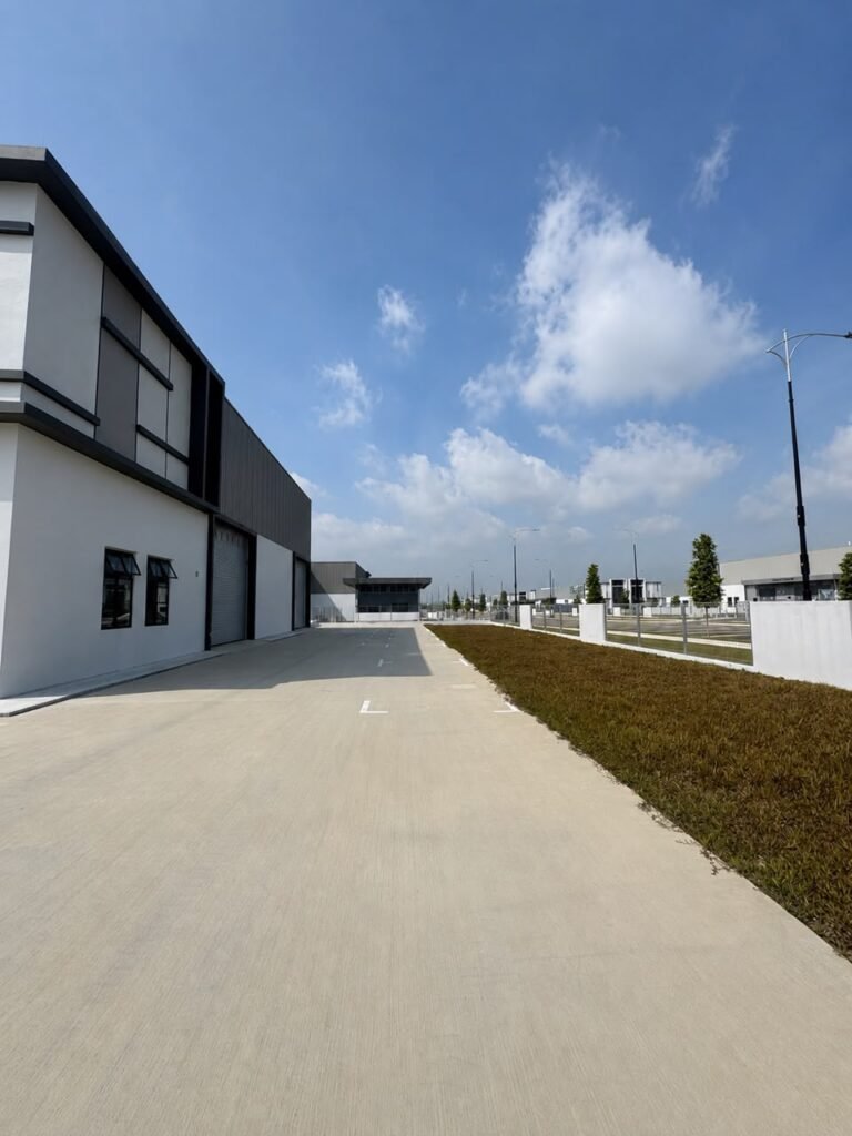 Brand-New Semi-Detached Corner Factory for Rent