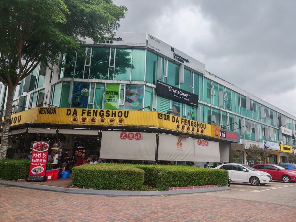 3-Storey Corner Shop Lot for Rent