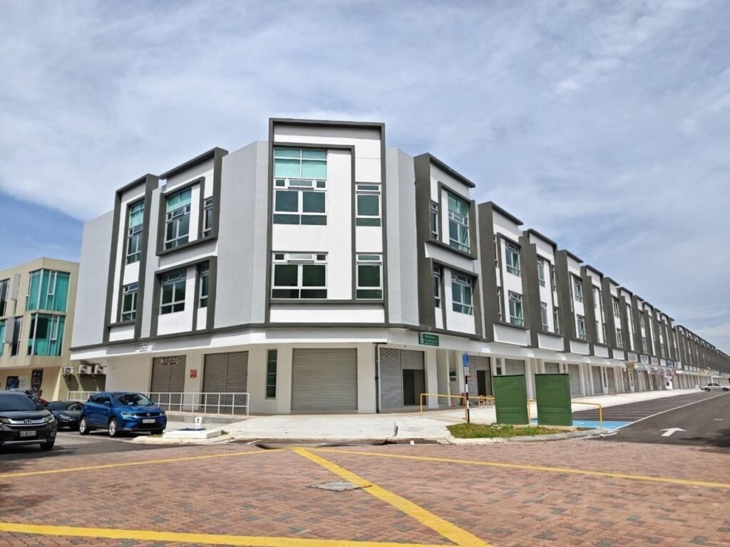 3-Storey Corner Shop Lot for Rent at Adda Heights