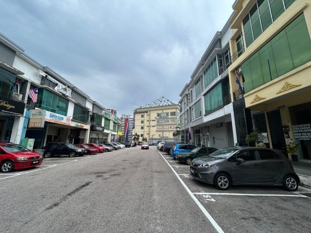 3-Storey Commercial Shop Lots for Sale
