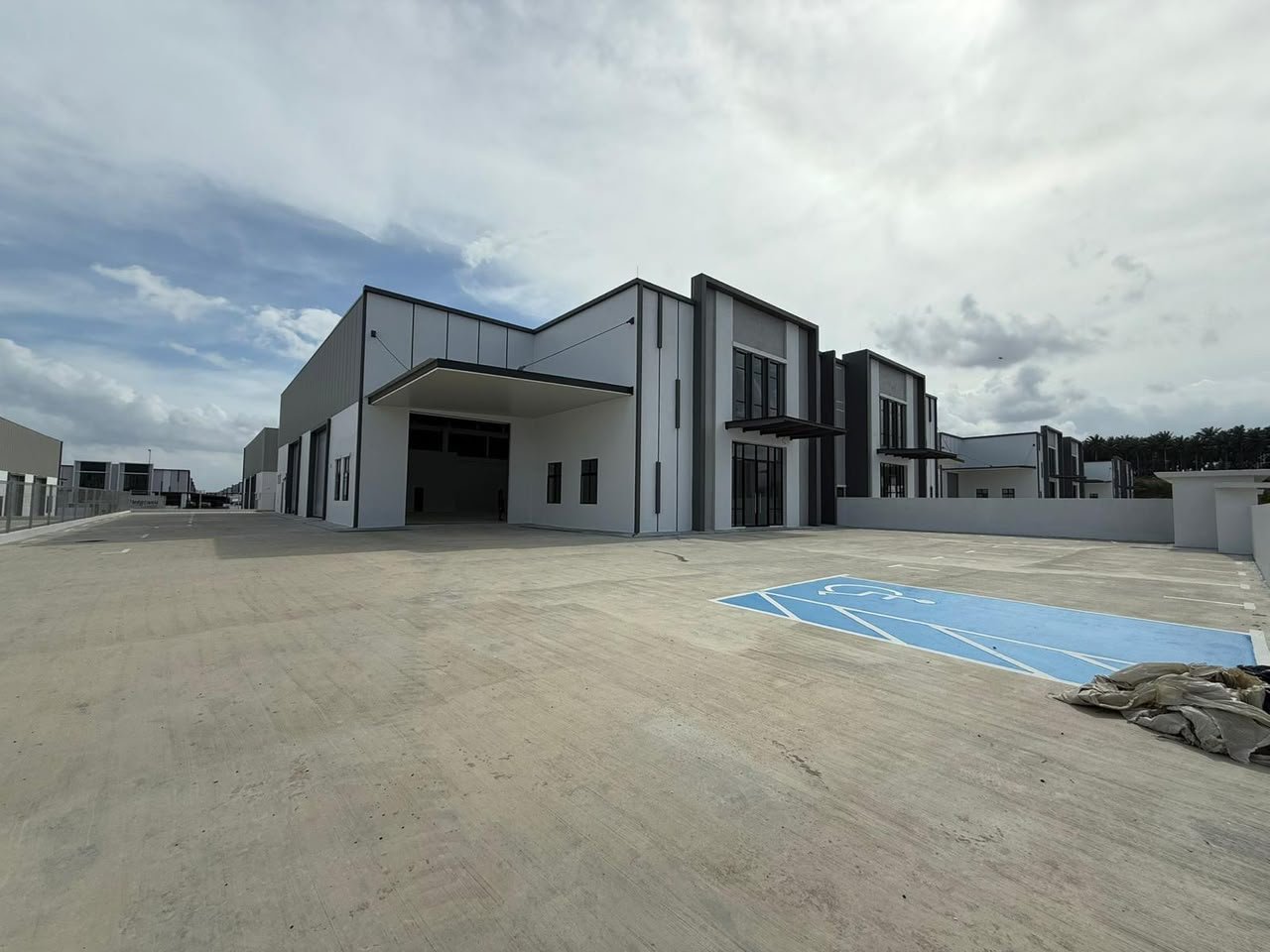 Brand-New Semi-Detached Factory for Rent property photo 1