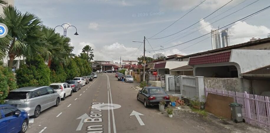 Single-Storey Commercial House for Sale
