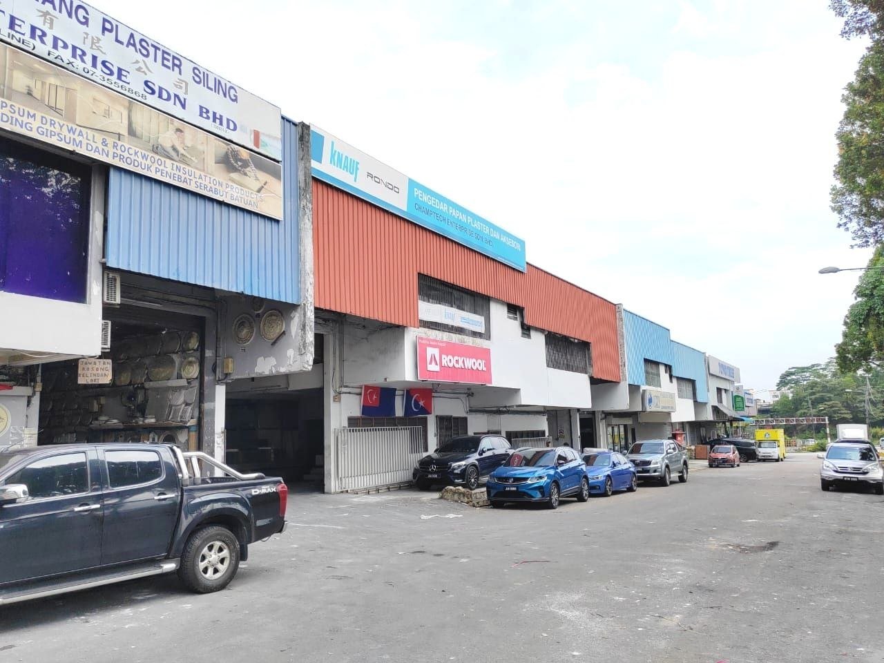 1.5-Storey Terrace Factory for Rent