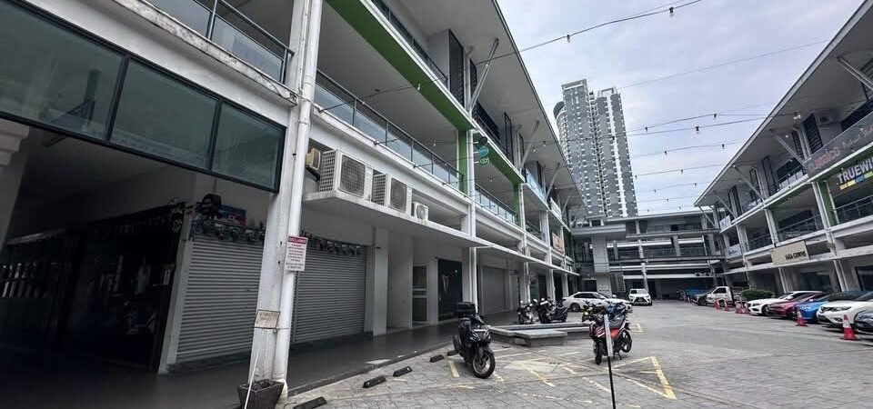 3-Storey Shop Lot for Sale