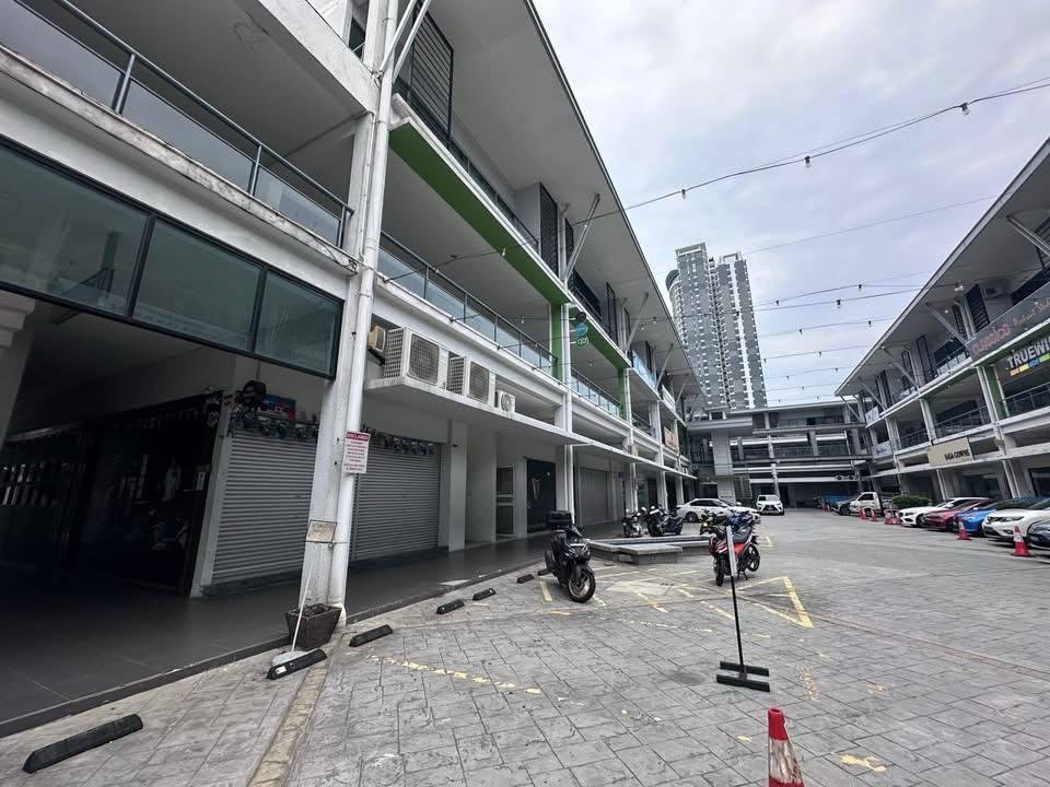 3-Storey Shop Lot for Sale property photo 1