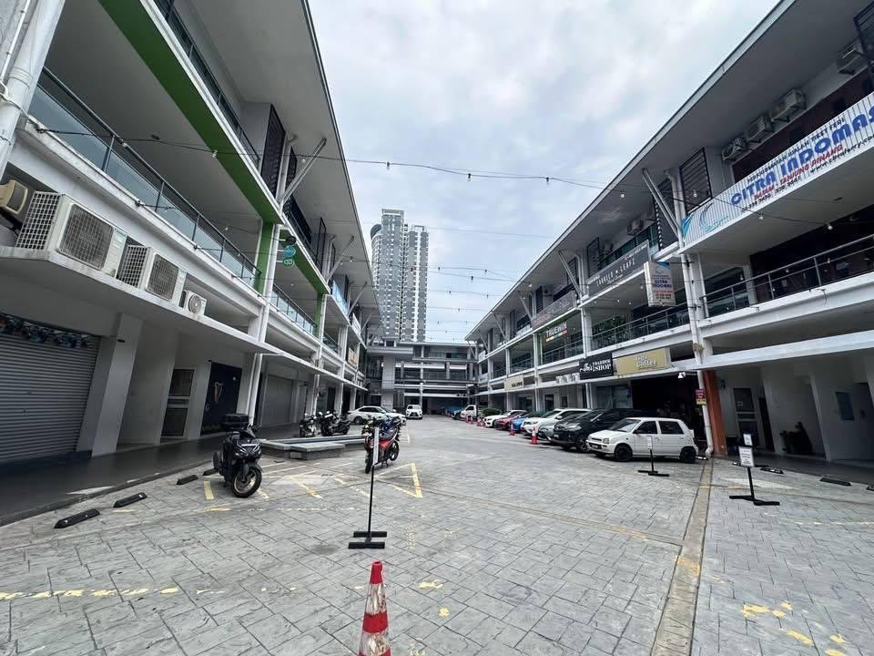 3-Storey Shop Lot for Sale property photo 3