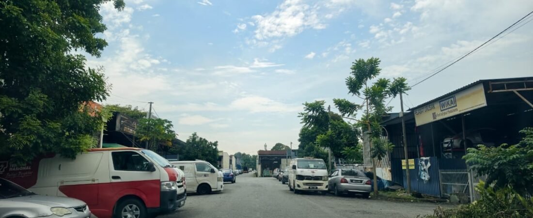 1.5-Storey Terrace Factories for Rent