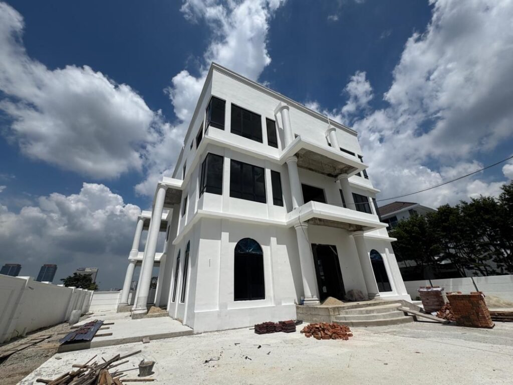 3-Storey Bungalow with Rooftop for Sale