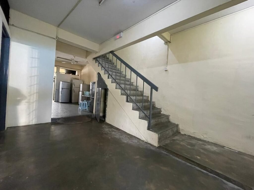 Commercial Worker Hostel for Sale in Senai