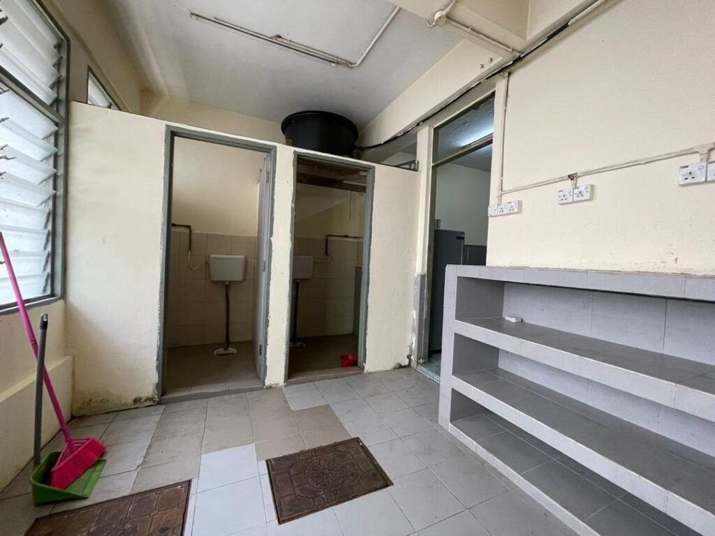 Commercial Worker Hostel for Sale in Senai