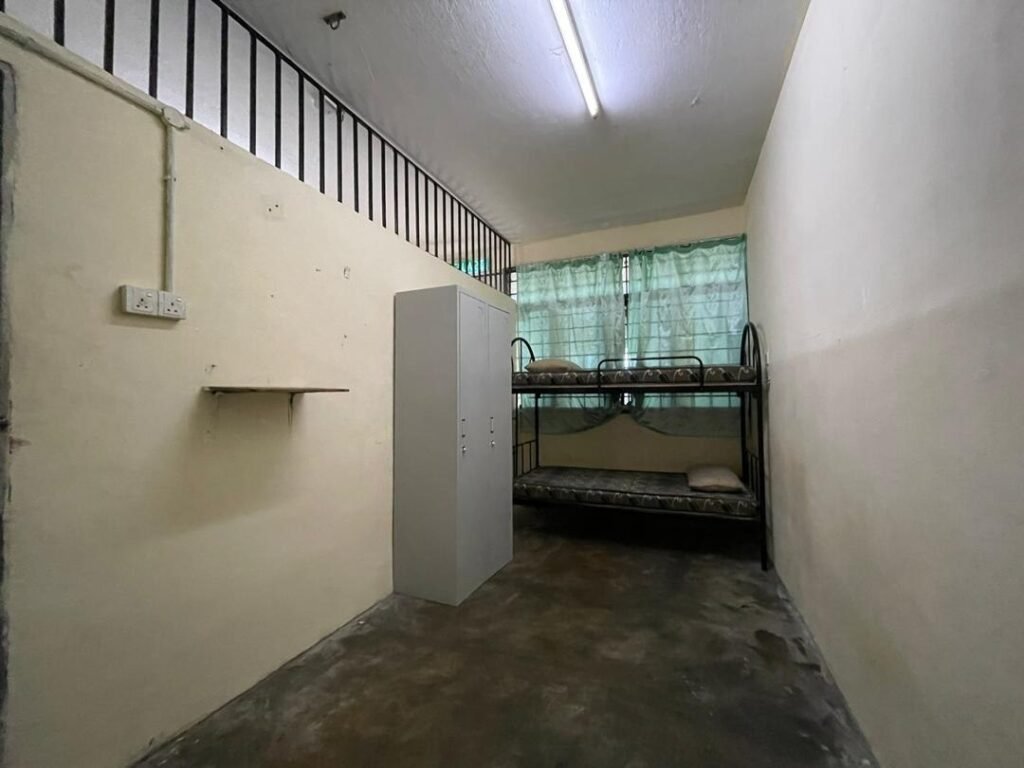 Commercial Worker Hostel for Sale in Senai