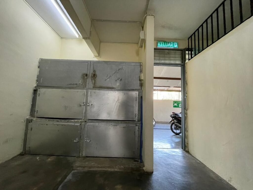 Commercial Worker Hostel for Sale in Senai