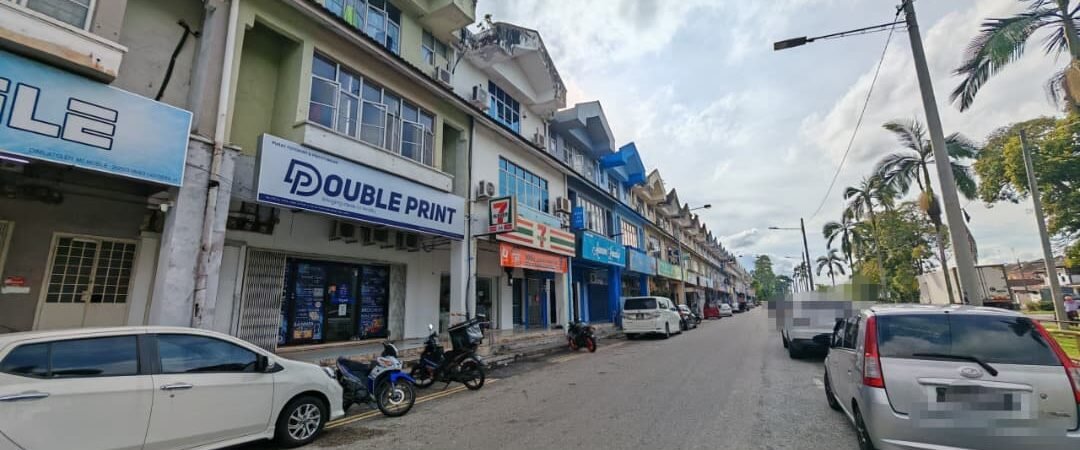 3 Storey Shoplot for Sale