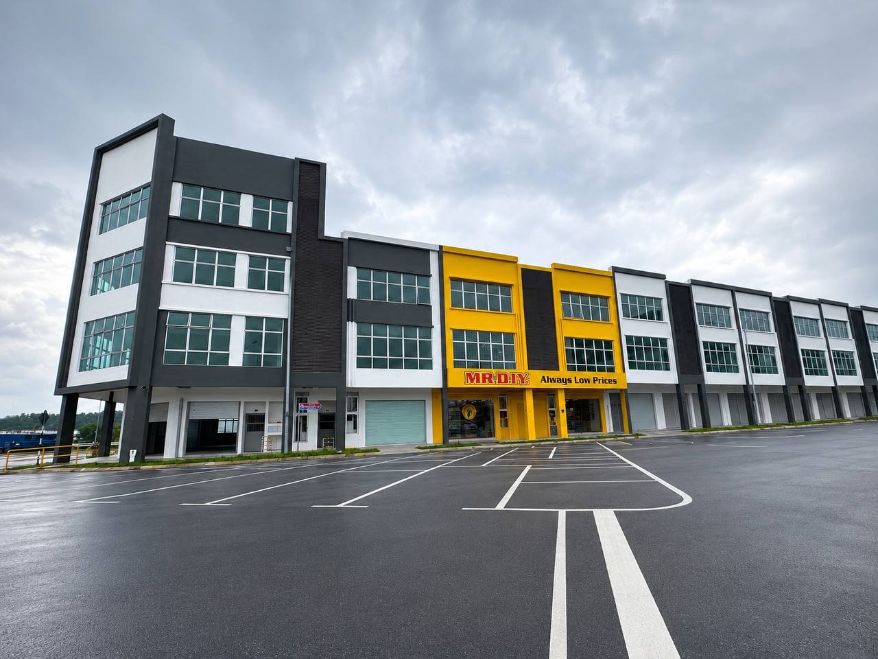 3-Storey Shop Lot for Rent property photo 1