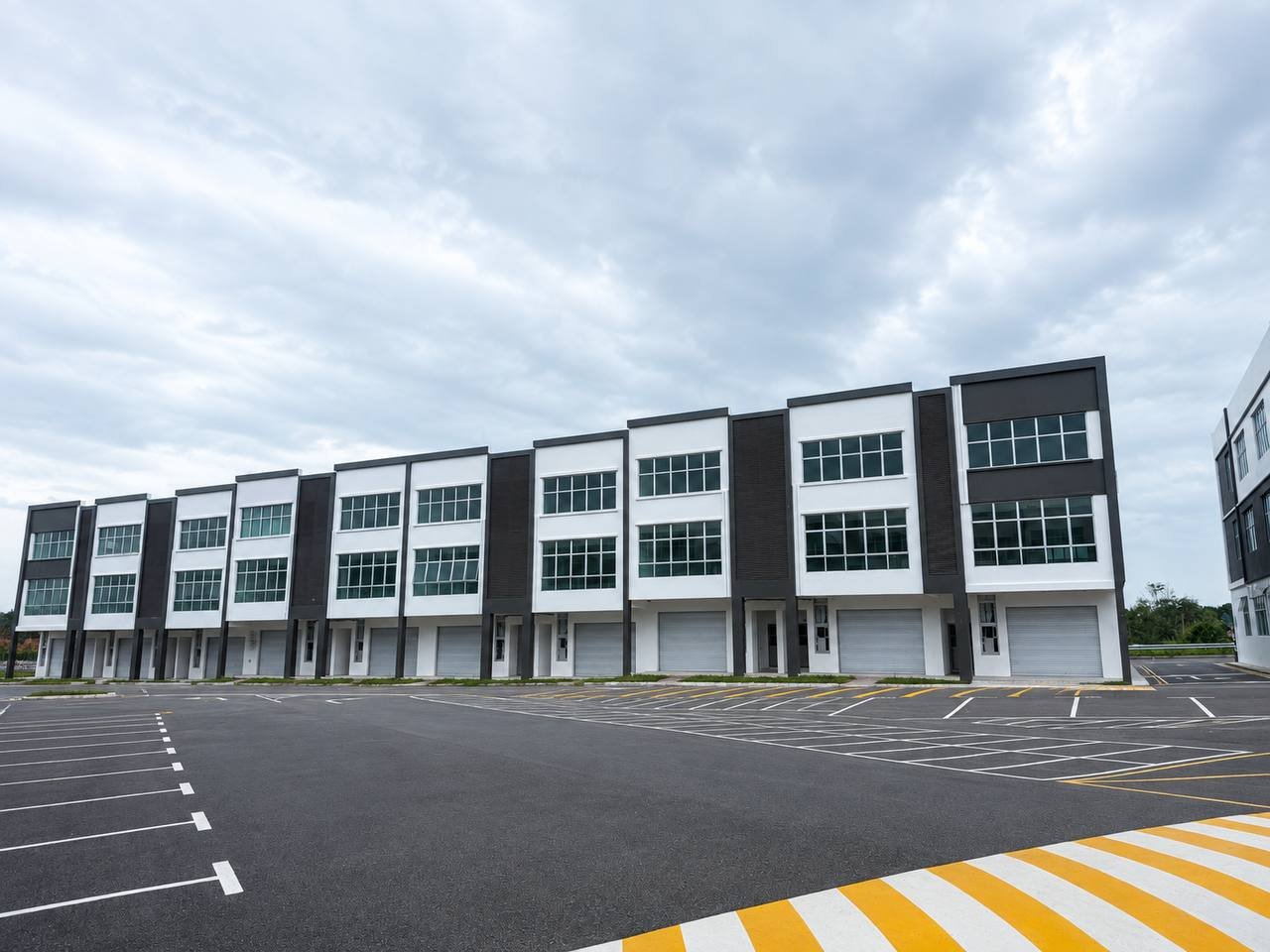 3-Storey Shop Lot for Rent property photo 3