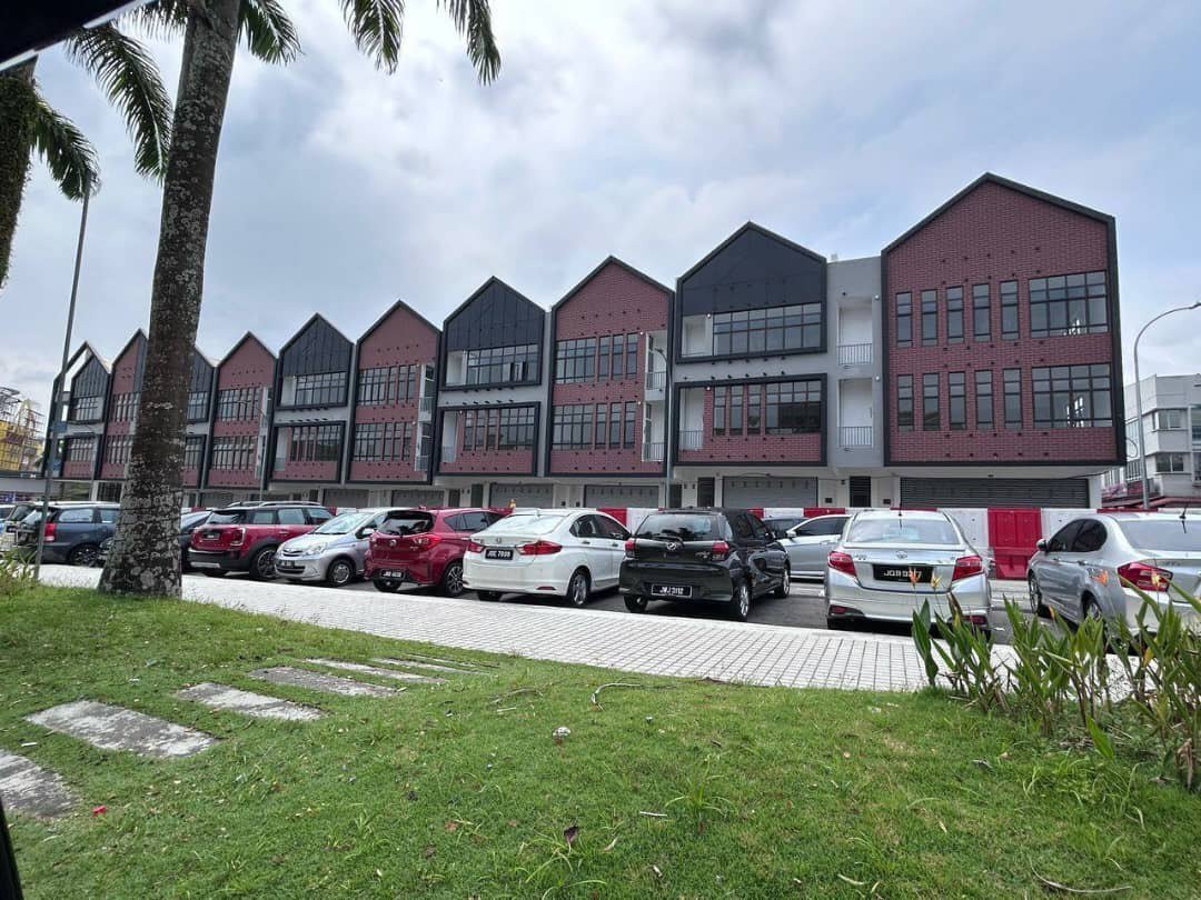 3-Storey Shop Office for Rent