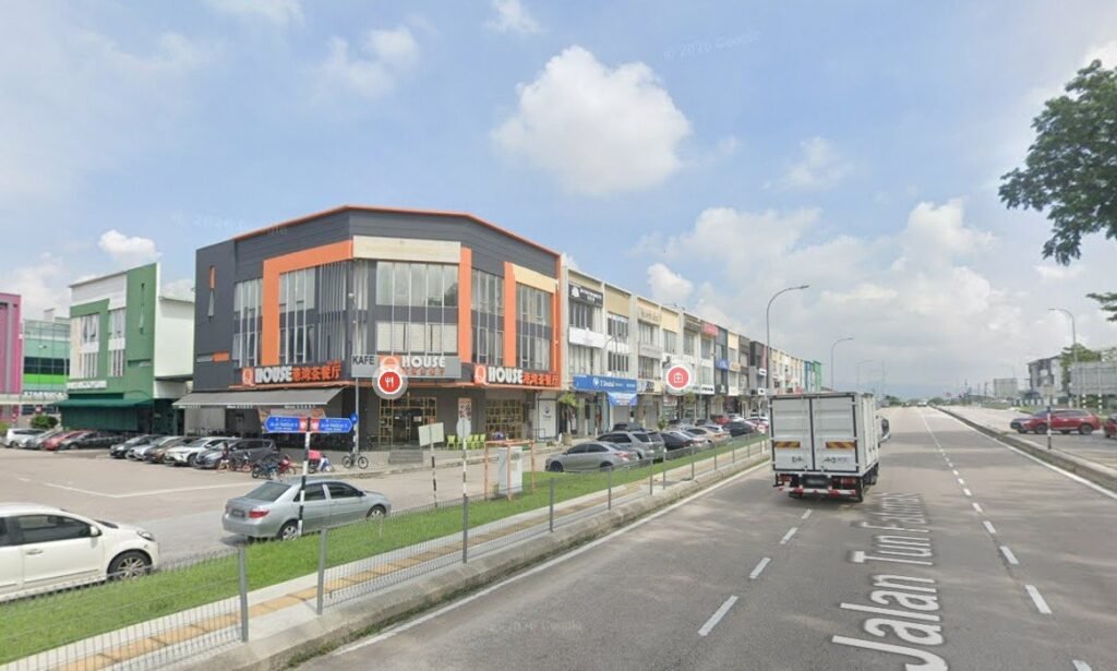 3-Storey Corner Shop Lot for Rent at Taman Ungku Tun Aminah
