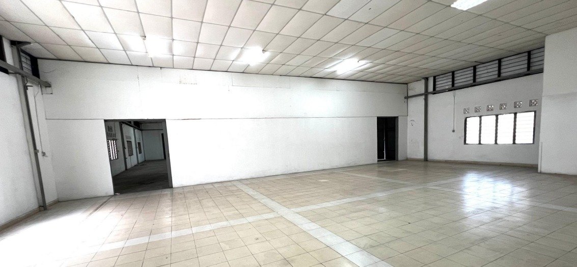 Detached Factory with Office for Rent property photo 5