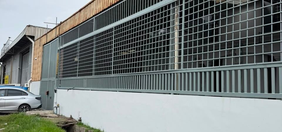 1.5-Storey Semi-Detached Factory for Rent