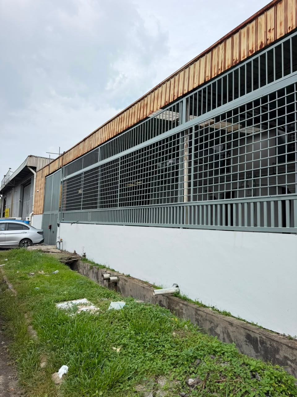 1.5-Storey Semi-Detached Factory for Rent property photo 1