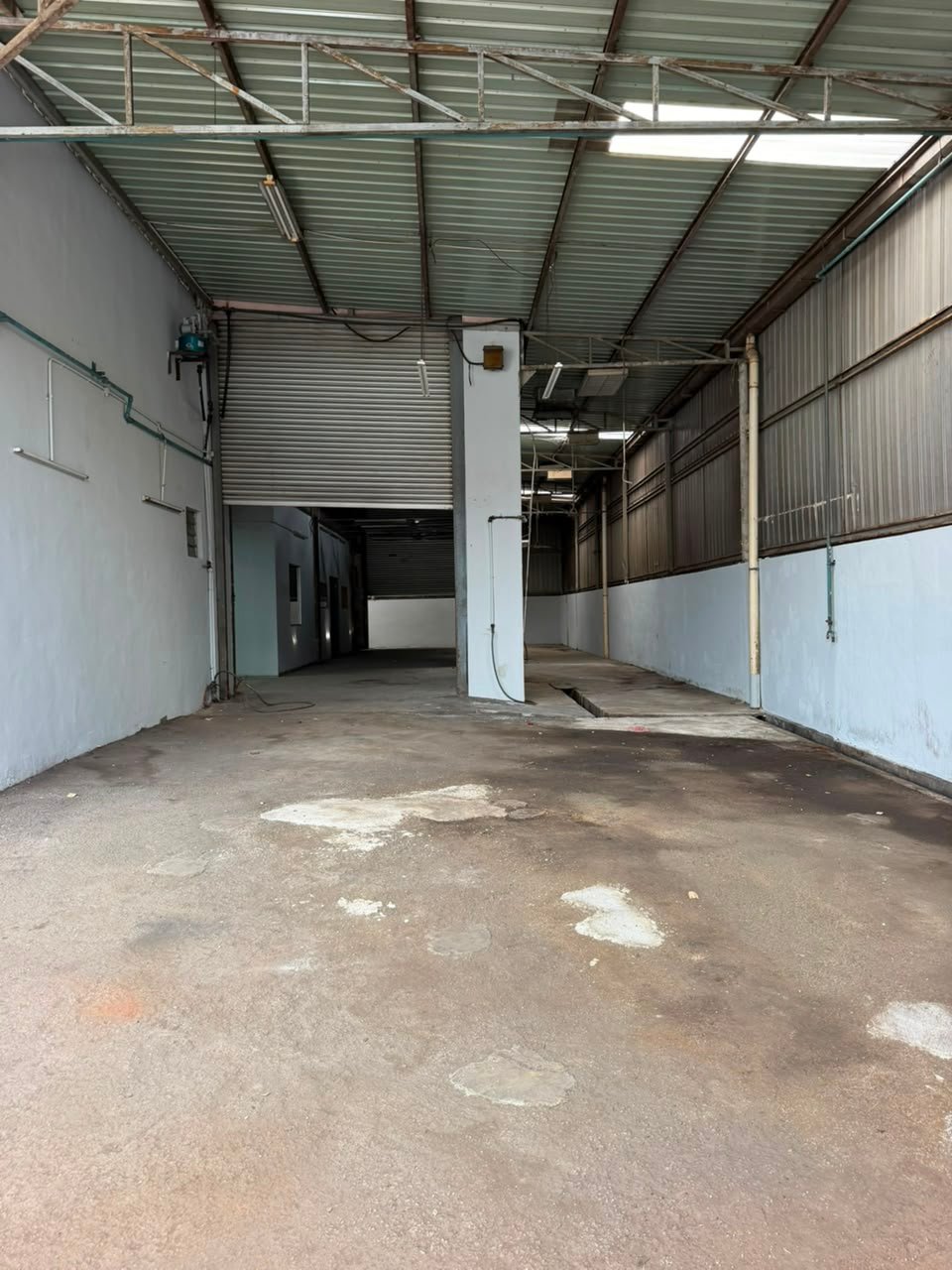 1.5-Storey Semi-Detached Factory for Rent property photo 2