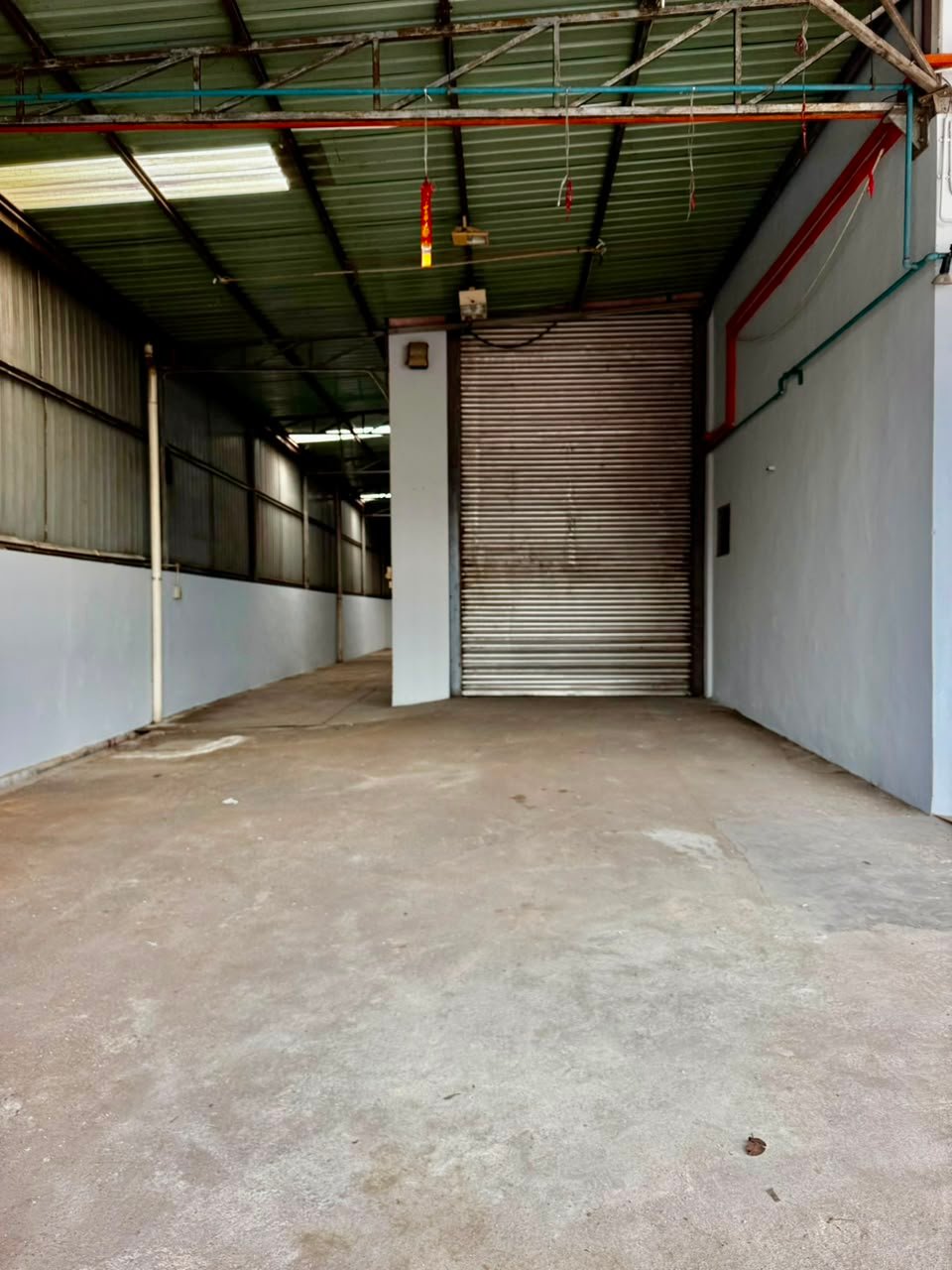 1.5-Storey Semi-Detached Factory for Rent property photo 4
